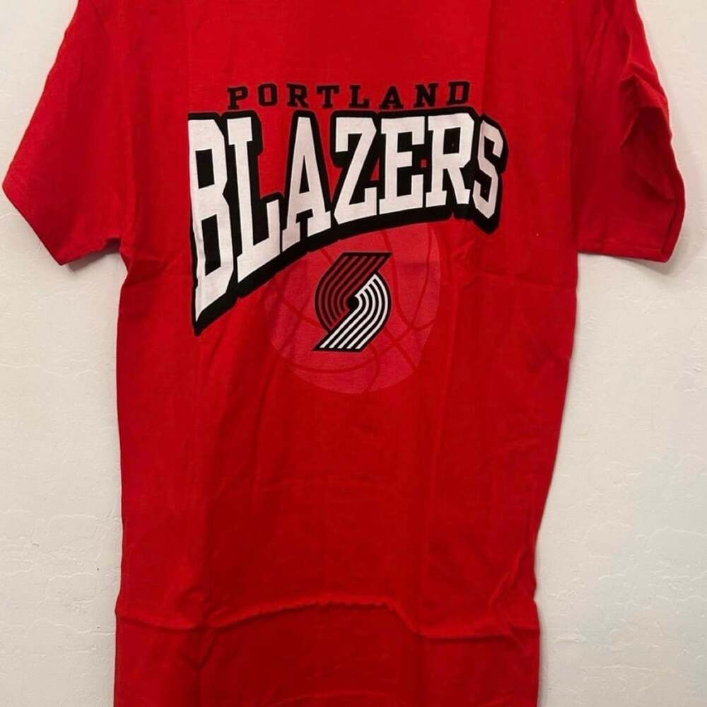 Blue 84 Portland Trail Blazers T-Shirt Size M Red NBA Basketball Tee